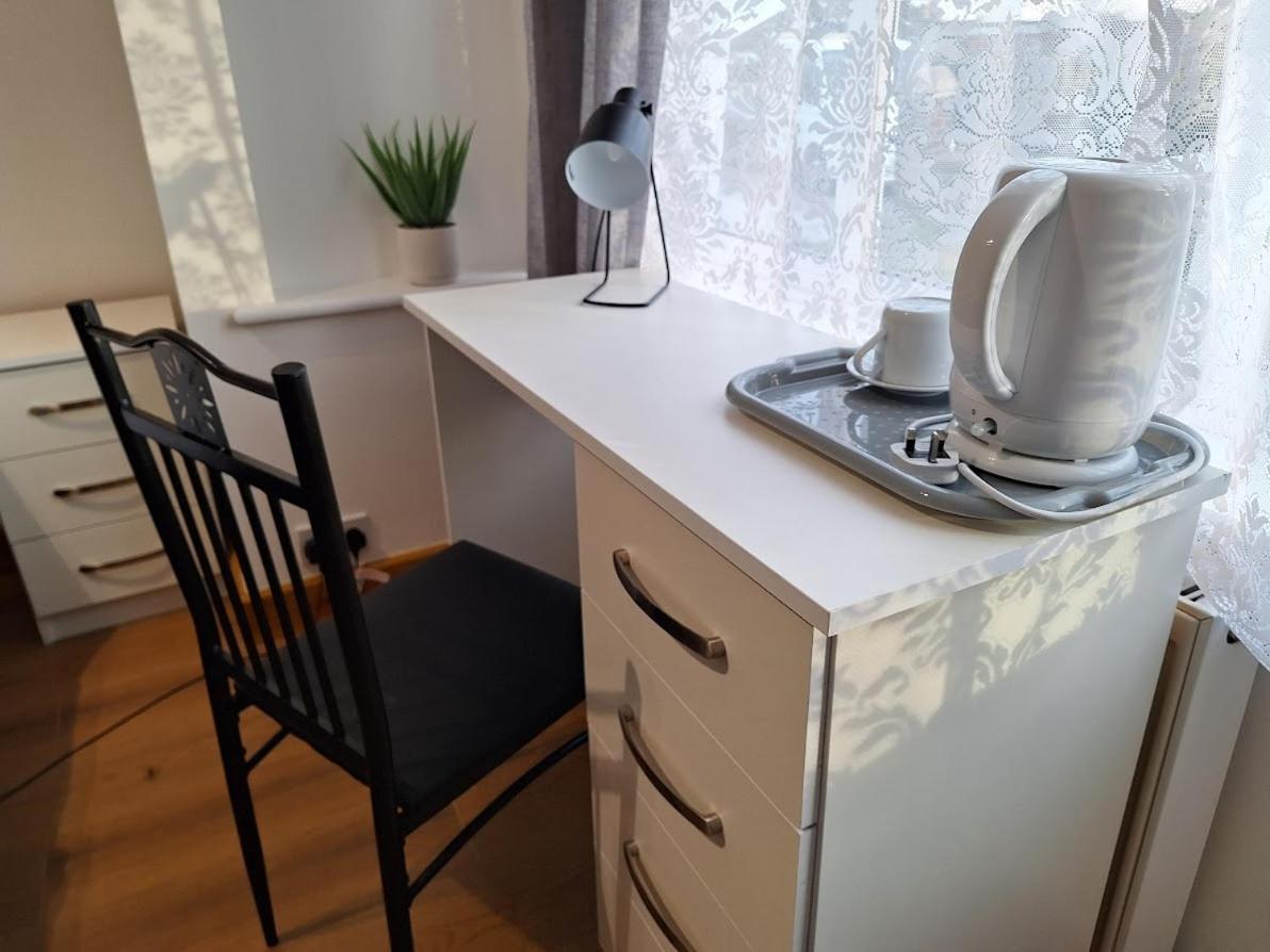 Uplands Grove Bungalow Hotel Wolverhampton Eksteriør billede