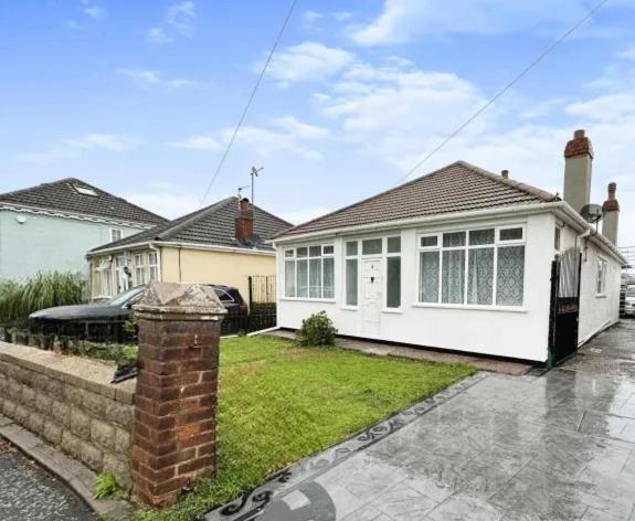 Uplands Grove Bungalow Hotel Wolverhampton Eksteriør billede