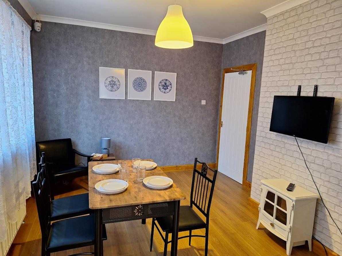 Uplands Grove Bungalow Hotel Wolverhampton Eksteriør billede
