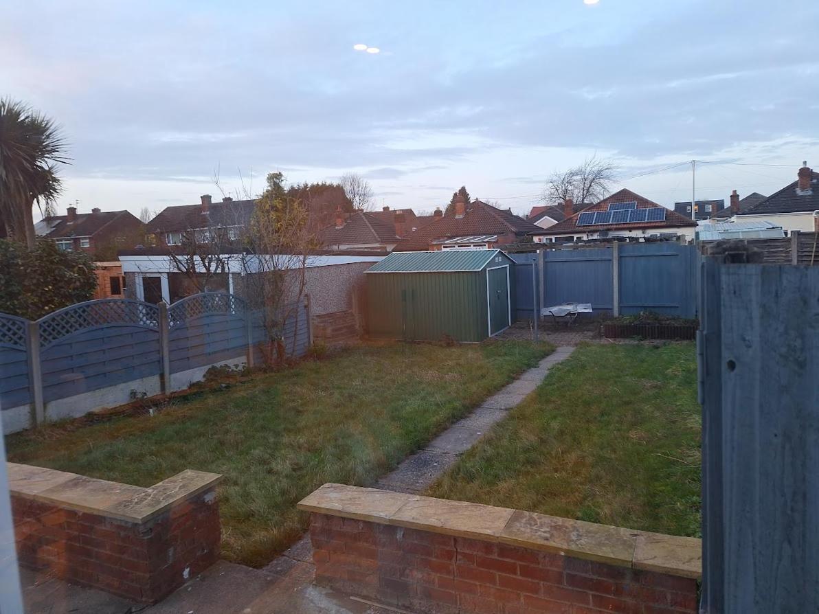 Uplands Grove Bungalow Hotel Wolverhampton Eksteriør billede